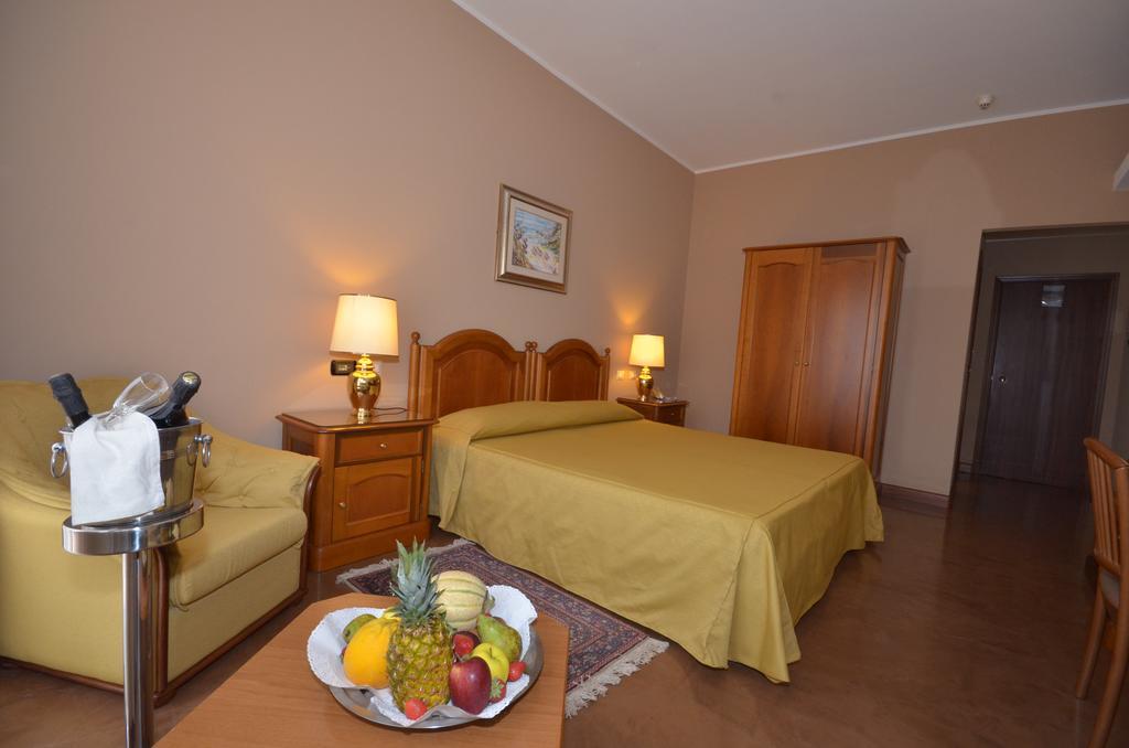 Garden Hotel Сан-Джованни-ла- Пунт Экстерьер фото