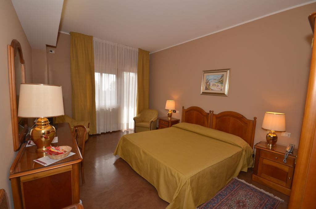Garden Hotel Сан-Джованни-ла- Пунт Экстерьер фото