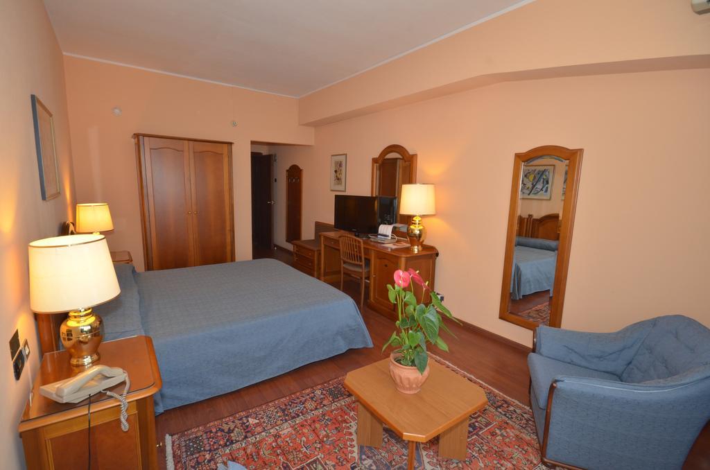 Garden Hotel Сан-Джованни-ла- Пунт Экстерьер фото