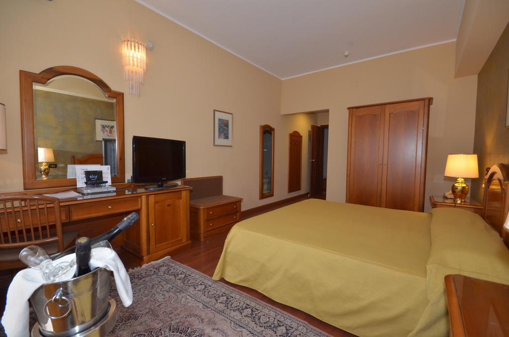 Garden Hotel Сан-Джованни-ла- Пунт Экстерьер фото