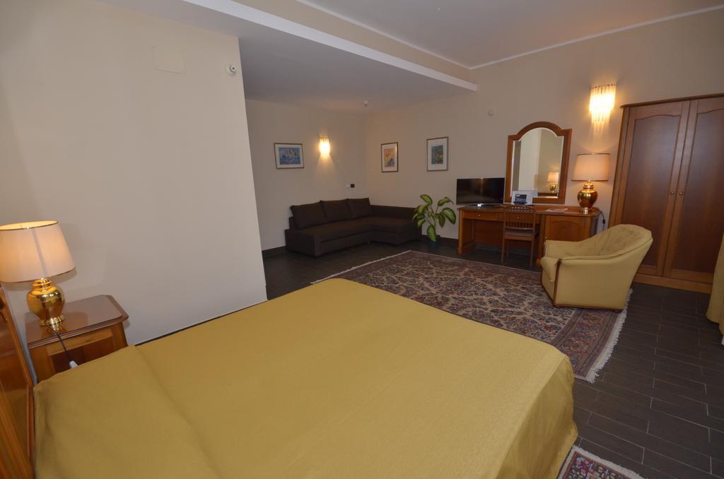 Garden Hotel Сан-Джованни-ла- Пунт Экстерьер фото