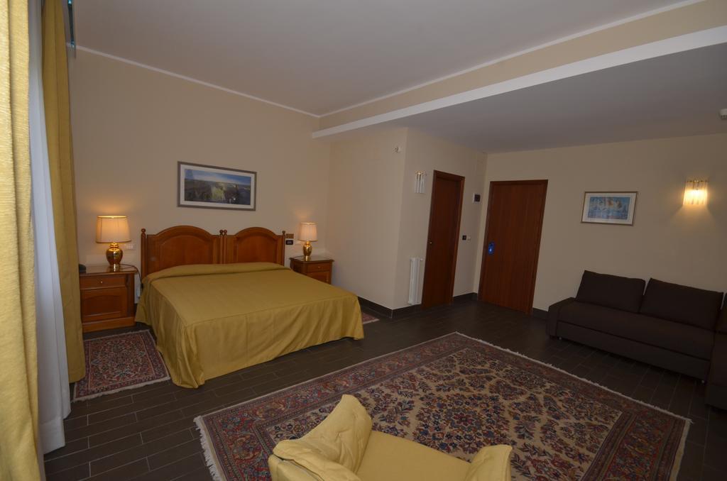 Garden Hotel Сан-Джованни-ла- Пунт Экстерьер фото