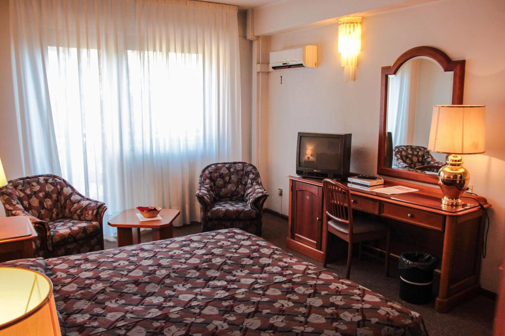 Garden Hotel Сан-Джованни-ла- Пунт Экстерьер фото