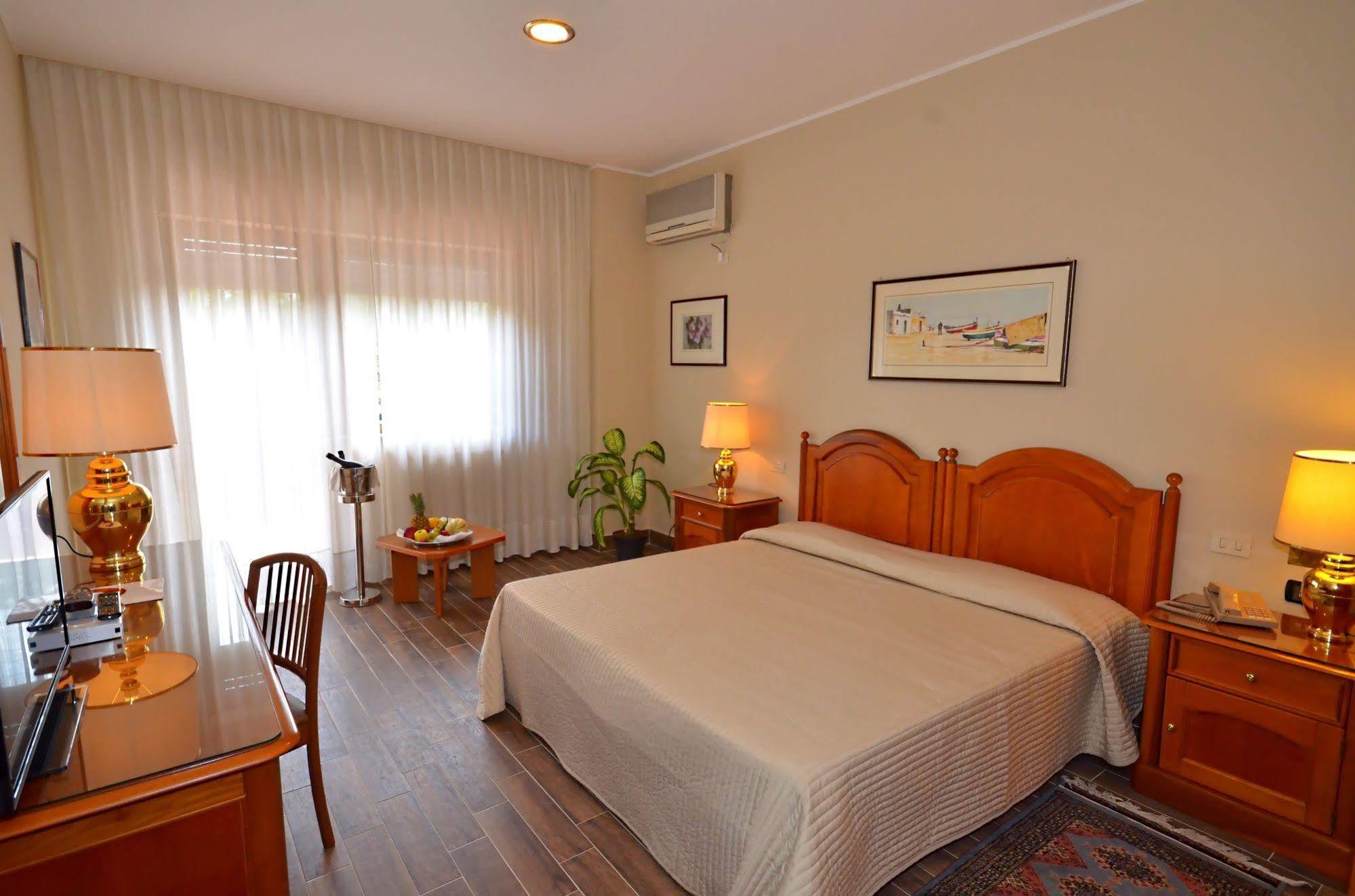Garden Hotel Сан-Джованни-ла- Пунт Экстерьер фото