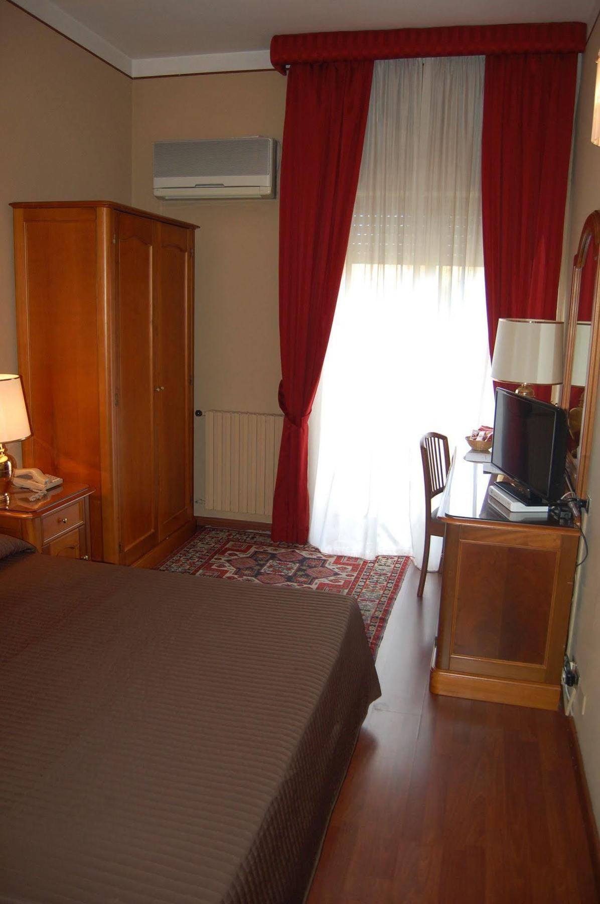 Garden Hotel Сан-Джованни-ла- Пунт Экстерьер фото