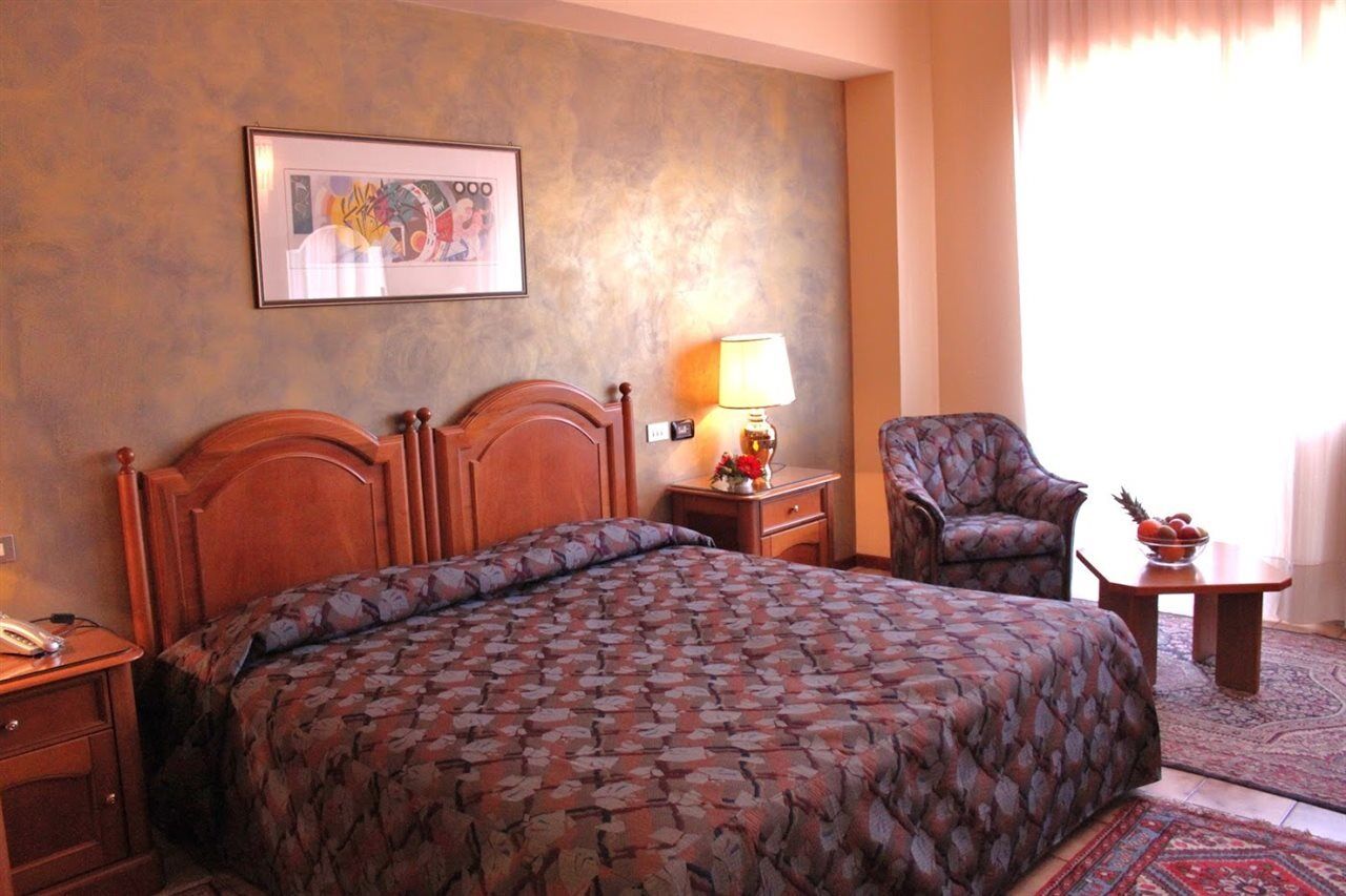 Garden Hotel Сан-Джованни-ла- Пунт Экстерьер фото