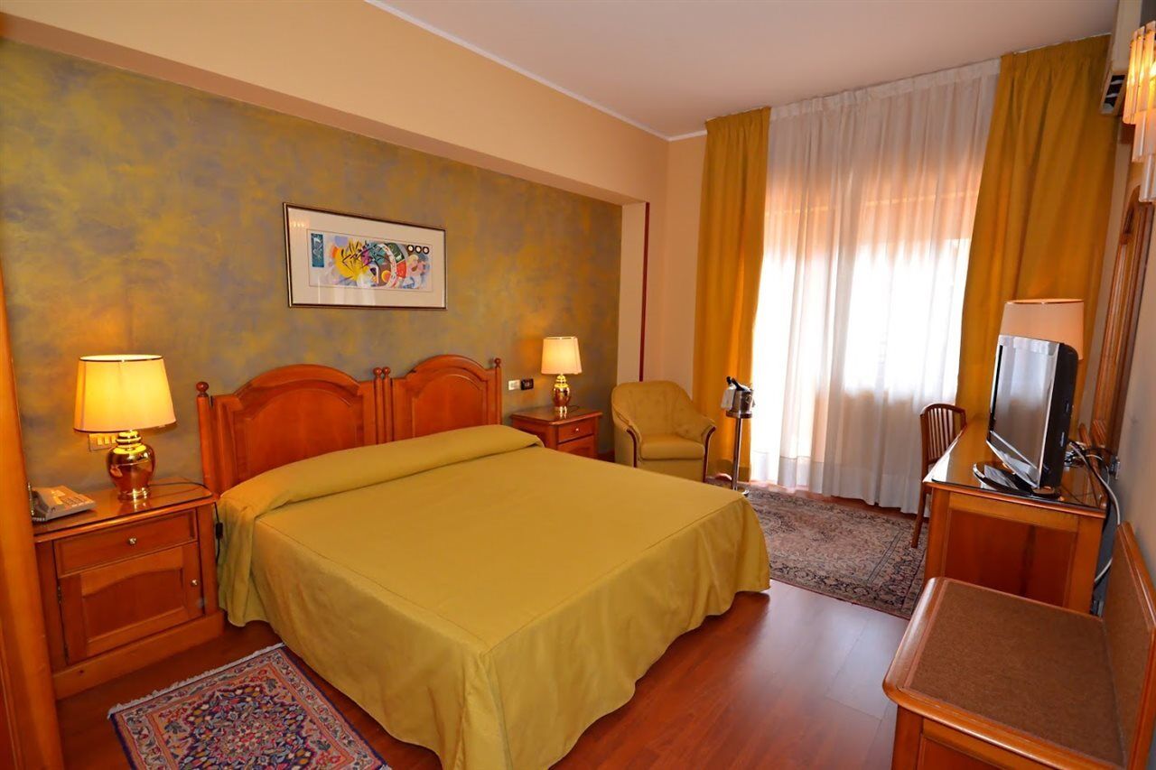 Garden Hotel Сан-Джованни-ла- Пунт Экстерьер фото